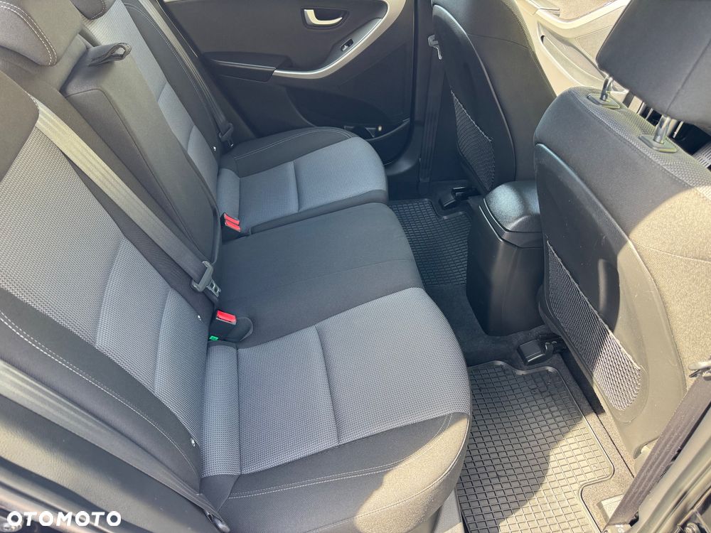 Hyundai i30 blue 1.4 Trend - 32