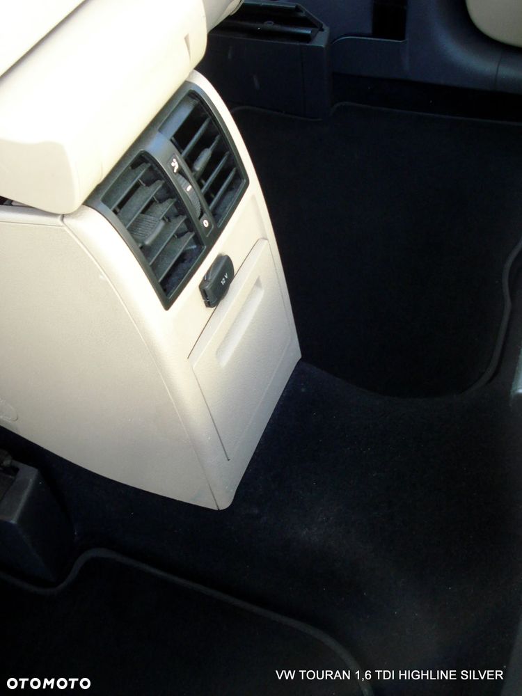 Volkswagen Touran 1.6 TDI DPF BlueMotion Technology DSG Highline - 12