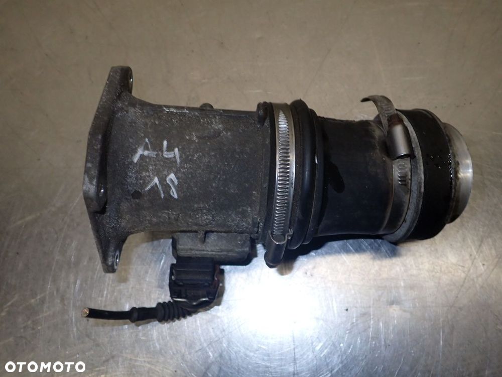 PRZEPUSTNICA AUDI A4 B5 1.8  037906461B - 1