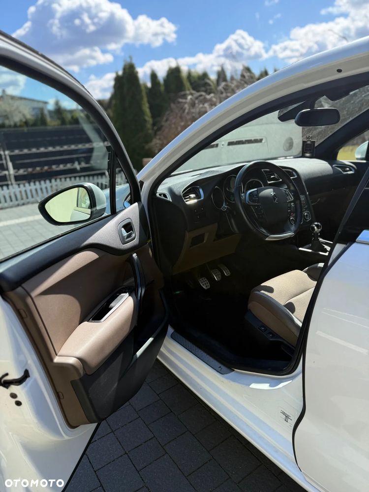Citroën DS4 HDi 110 SoChic - 9