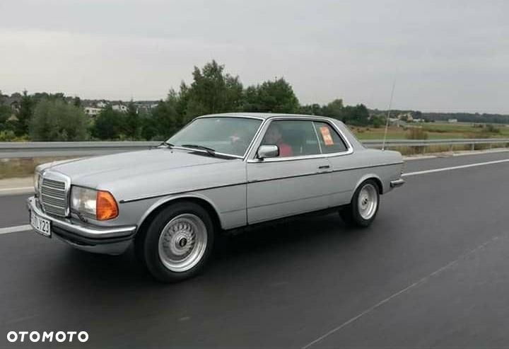 Mercedes-Benz W123 - 1