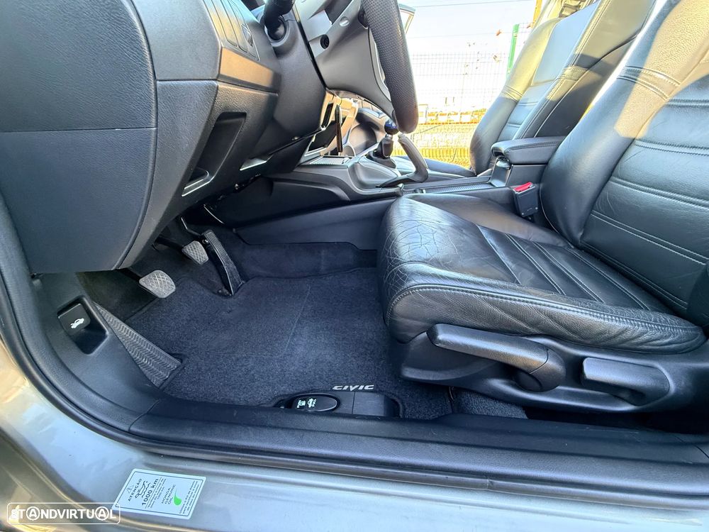 Honda Civic 1.8 ES - 30