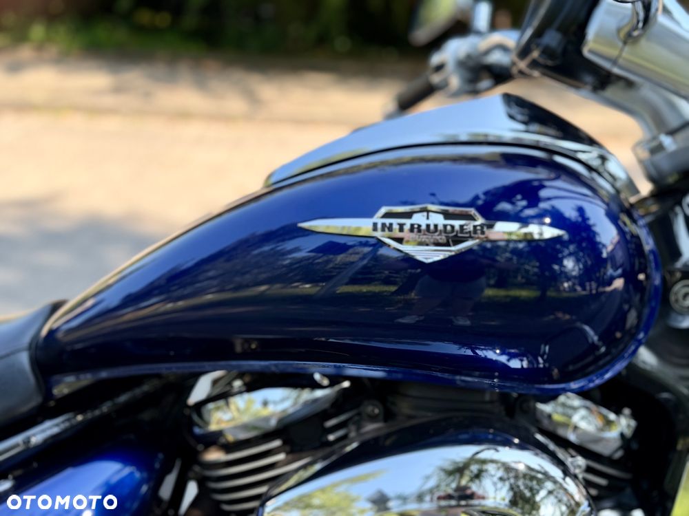Suzuki Intruder - 11