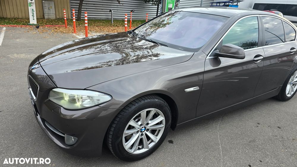 BMW Seria 5 525d xDrive AT - 2