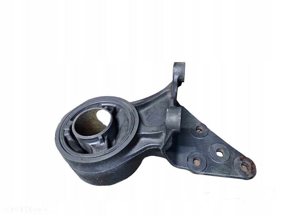 Zawias łapa mocowanie Maxity Cabstar NT 400 07-23r - 1
