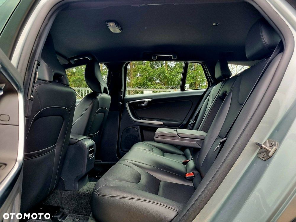 Volvo V60 Cross Country D3 Geartronic Summum - 10