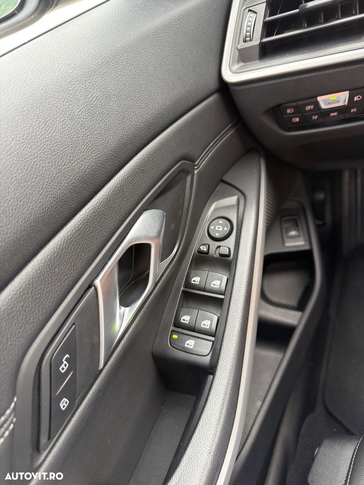 BMW Seria 3 320d Aut. - 36