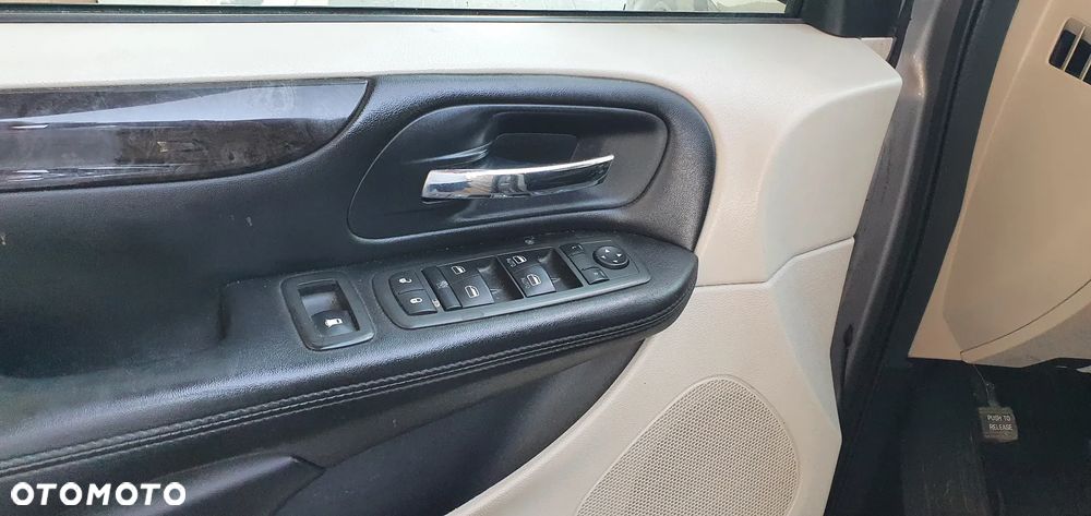 Dodge Grand Caravan - 11