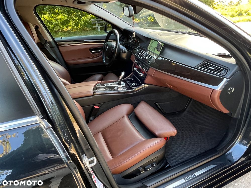 BMW Seria 5 525d xDrive - 16