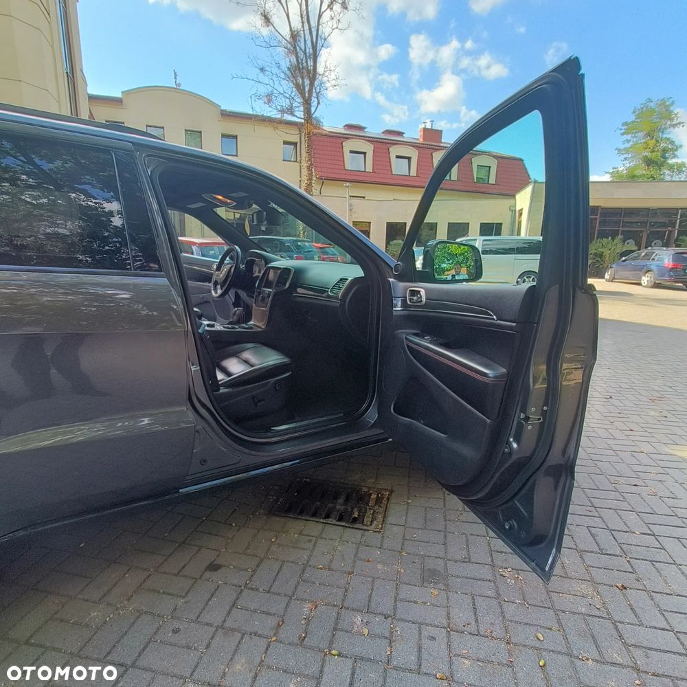 Jeep Grand Cherokee - 12