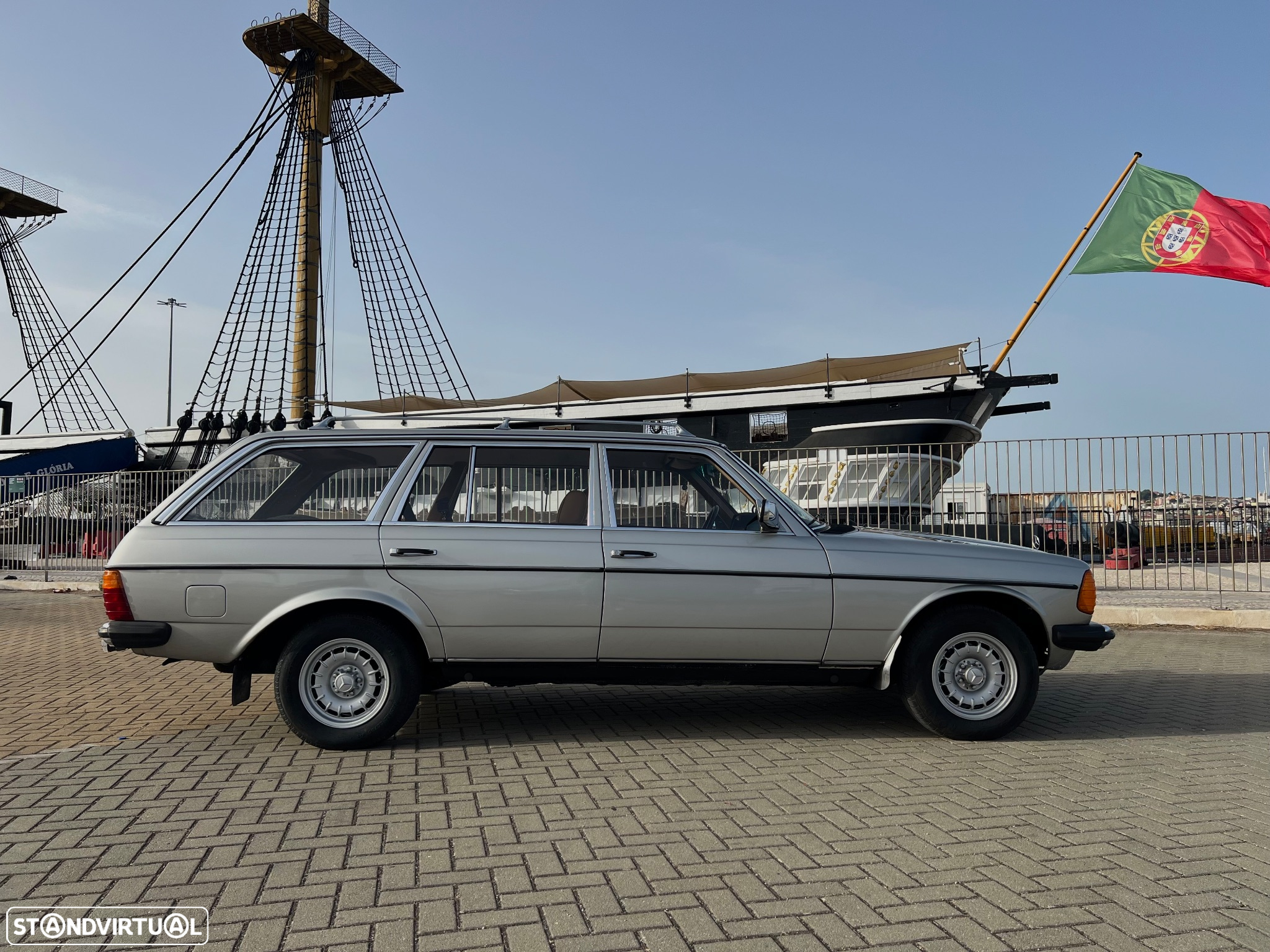 Mercedes-Benz 240 - 8
