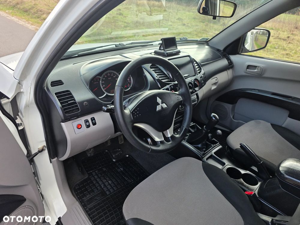 Mitsubishi L200 2.5 DID SC Inform - 12