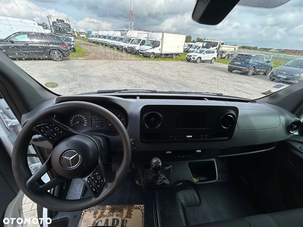 Mercedes-Benz Sprinter - 26