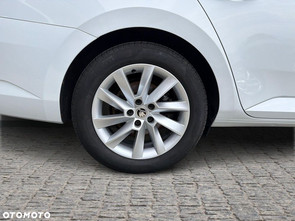 Skoda Superb 2.0 TDI SCR Style DSG - 20