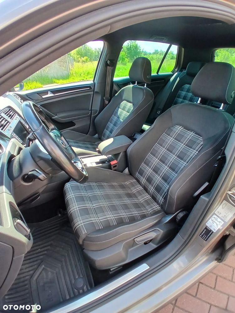 Volkswagen Golf - 13