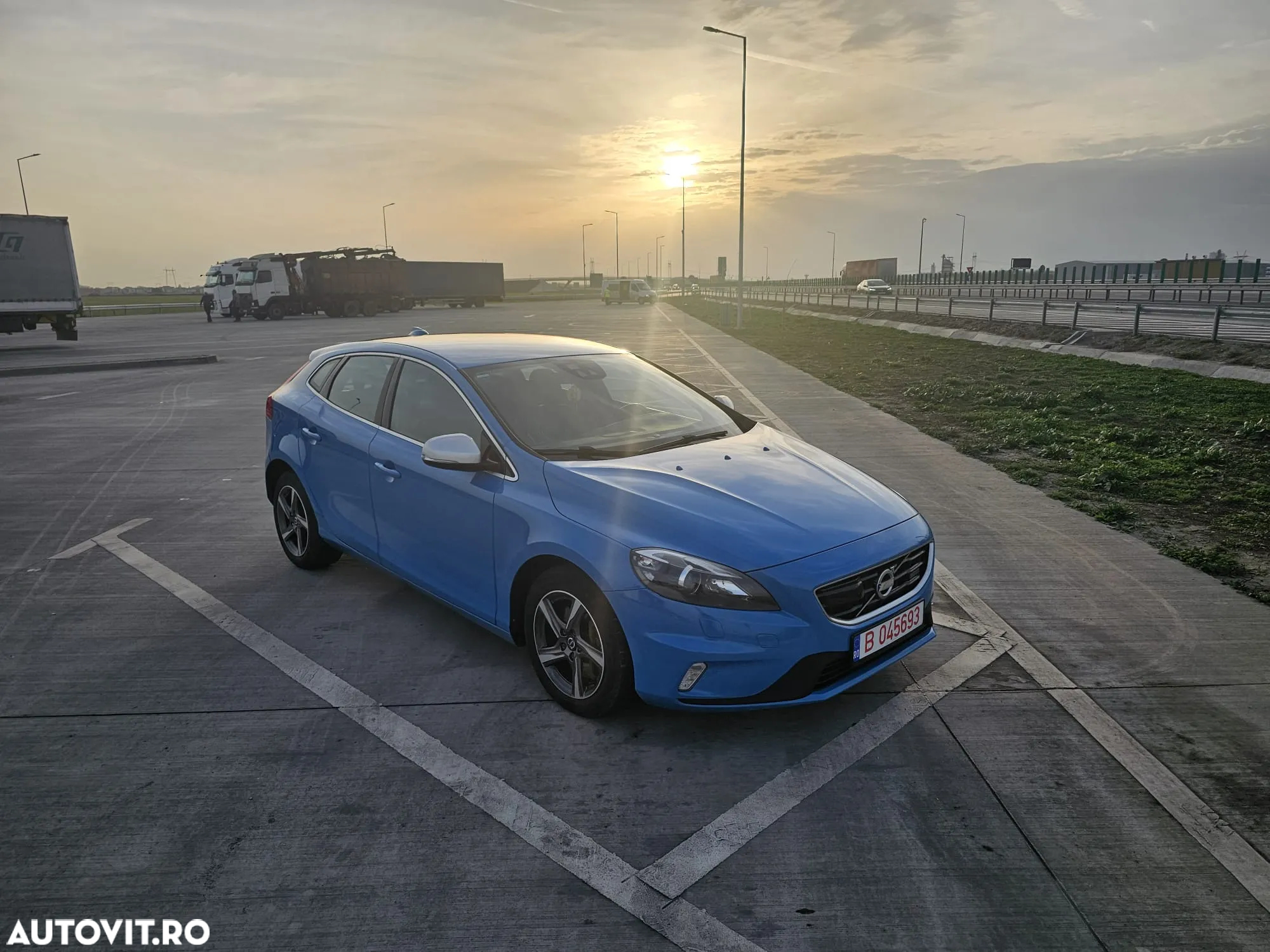 Volvo V40 D4 VEA R-Design - 20