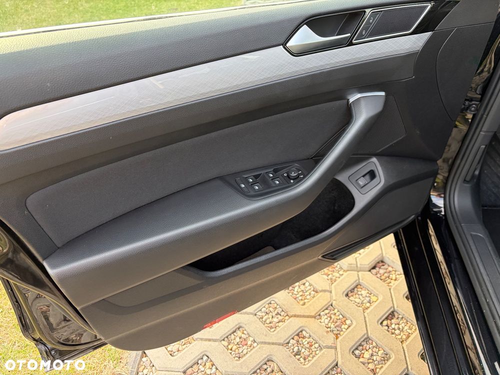 Volkswagen Passat 2.0 TDI SCR DSG Comfortline - 24