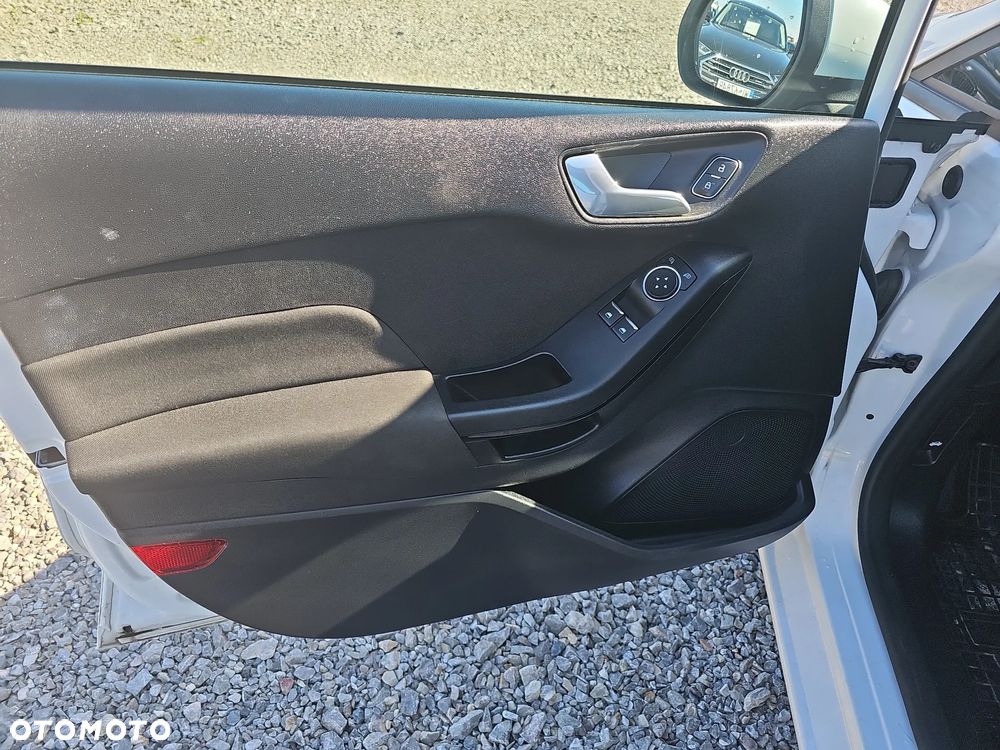 Ford Fiesta 1.1 Trend - 23