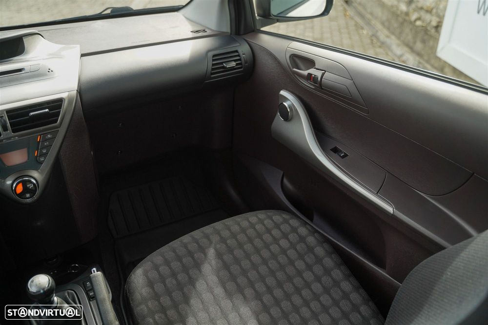 Toyota iQ 1.0 VVT-i Essential+AC - 18