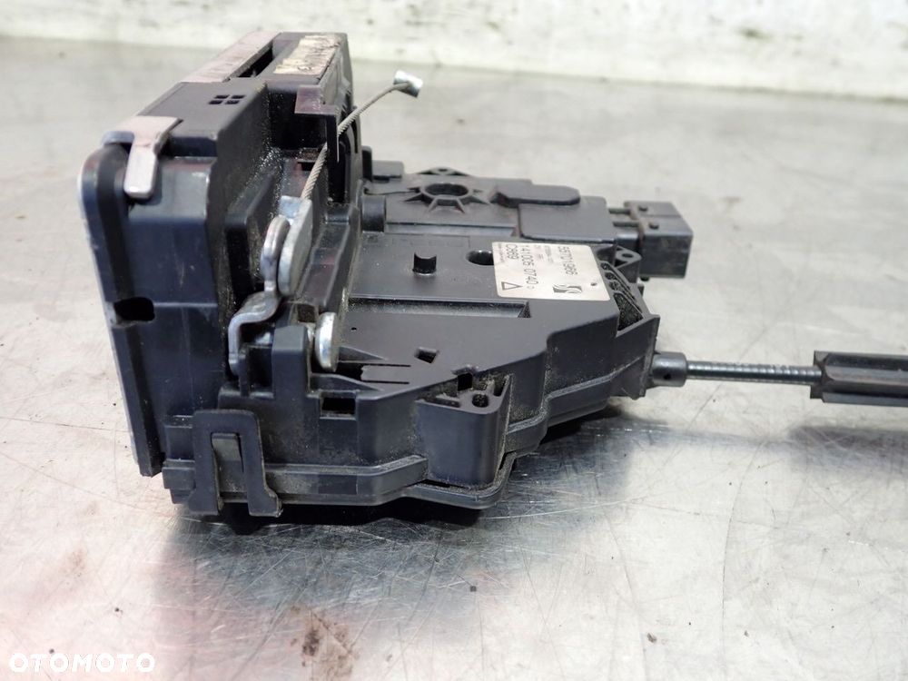 ZAMEK PRAWY TYŁ DRZWI FIAT GRANDE PUNTO 55701966 - 8