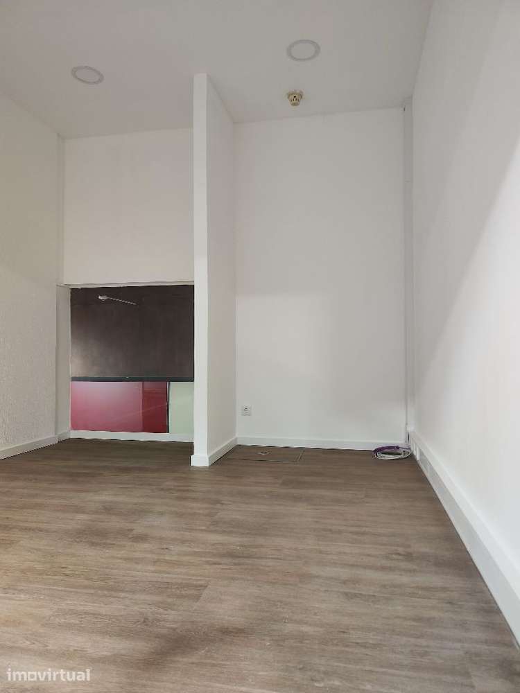 Disponível Loja 55 próxima à Câmara Municipal de Matosinhos - Grande imagem: 5/10