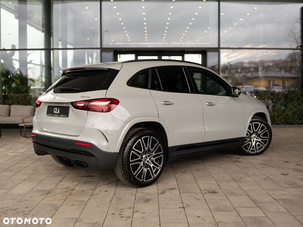 Mercedes-Benz GLA - 4