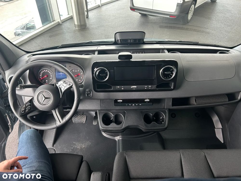 Mercedes-Benz Sprinter - 3