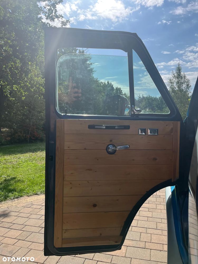 Chevrolet Chevy Van - 25