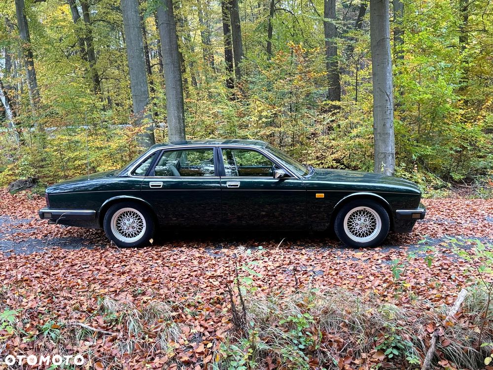 Jaguar XJ - 12