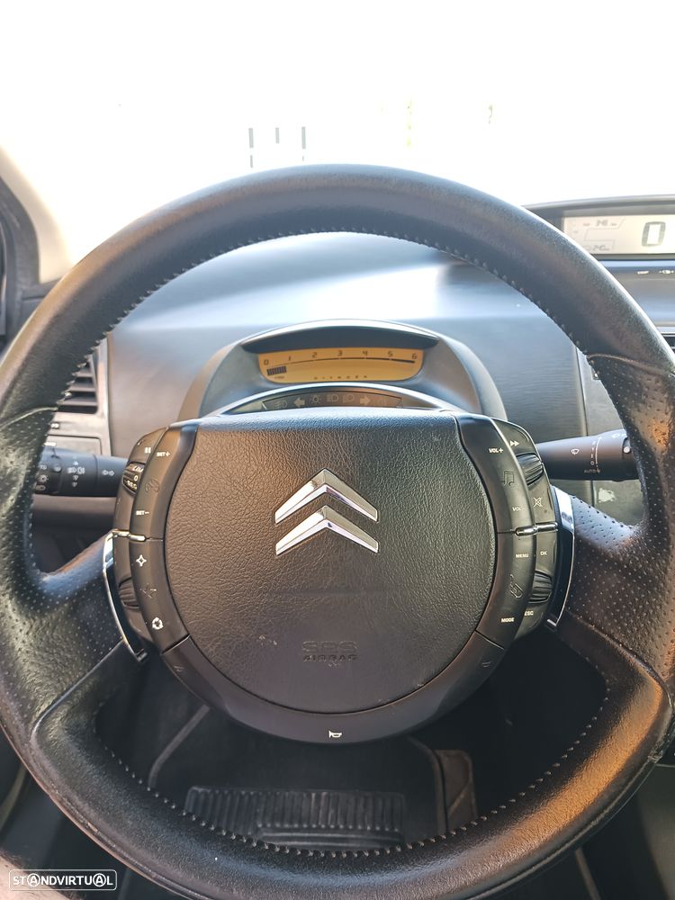 Citroën C4 1.6 HDi 110 Exclusive - 25