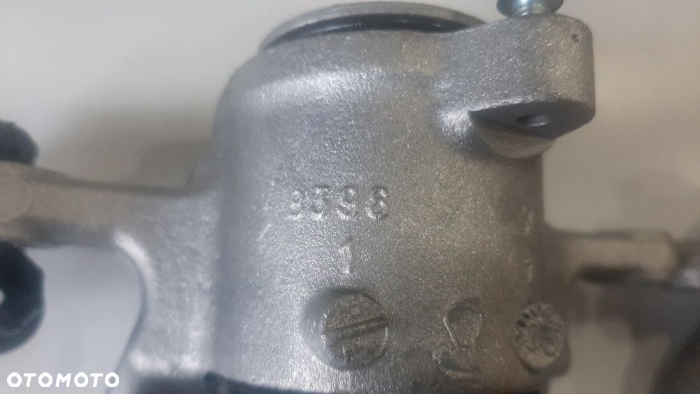 Zacisk tył Lewy Prawy Audi A8 D3 - 4