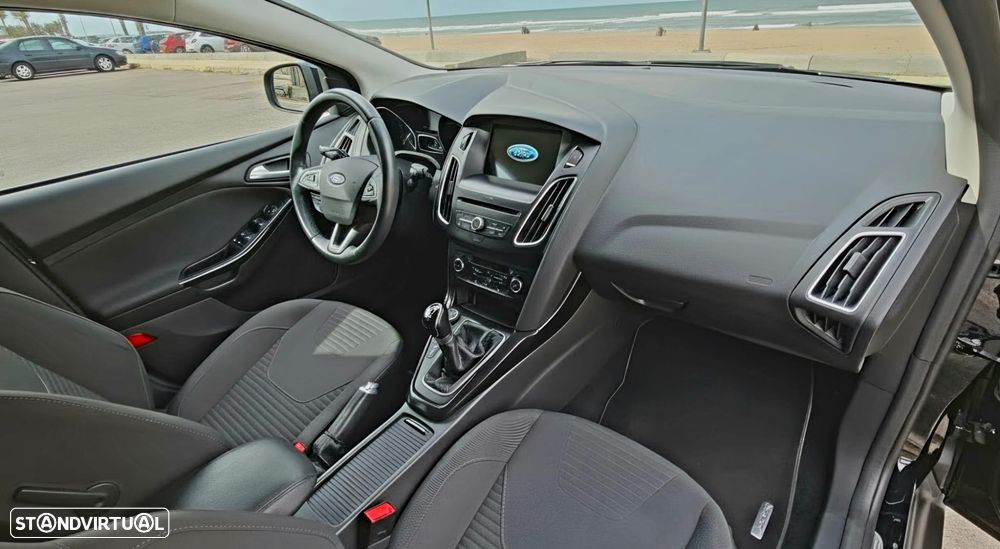 Ford Focus 1.0 EcoBoost Titanium - 10