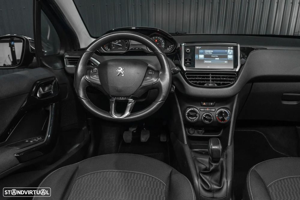 Peugeot 208 - 8