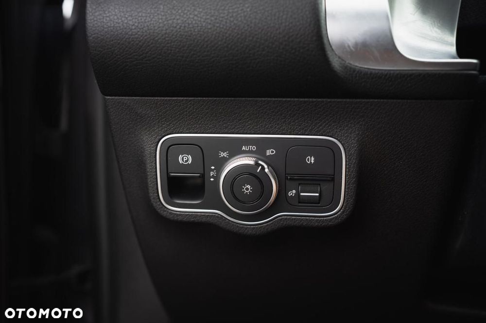 Mercedes-Benz GLB - 25