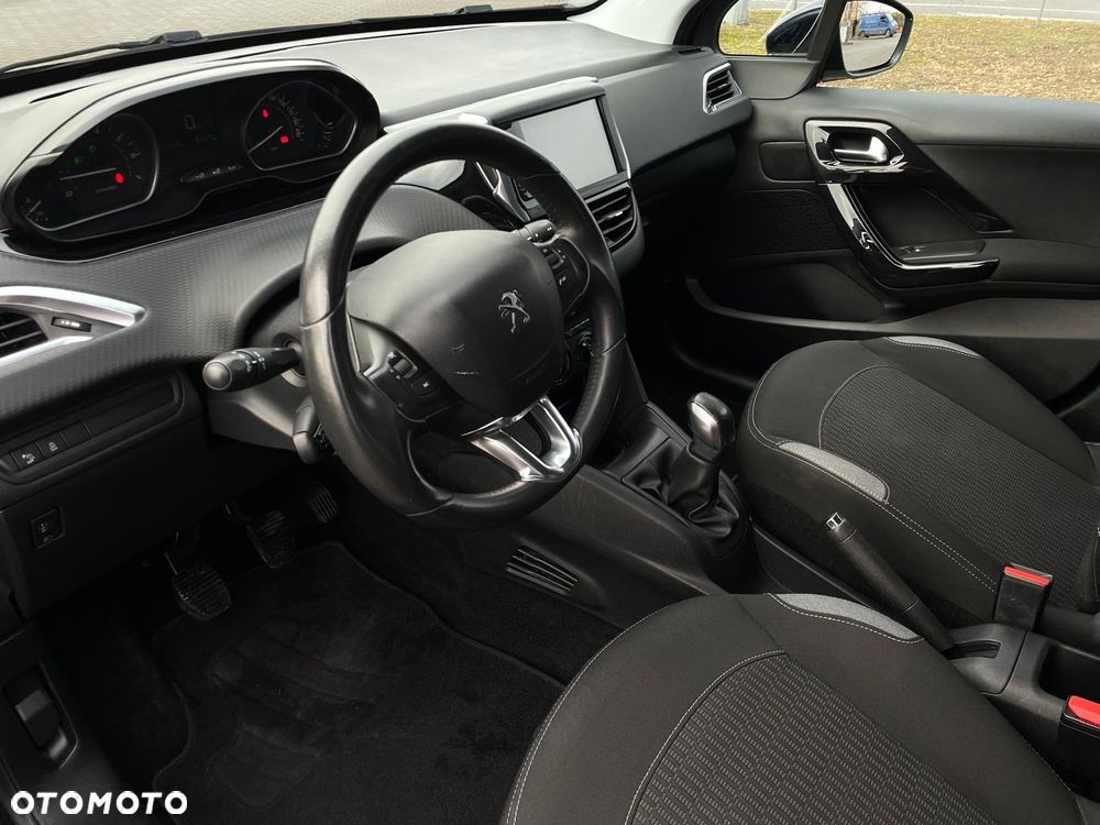 Peugeot 208 82 PureTech Style - 16
