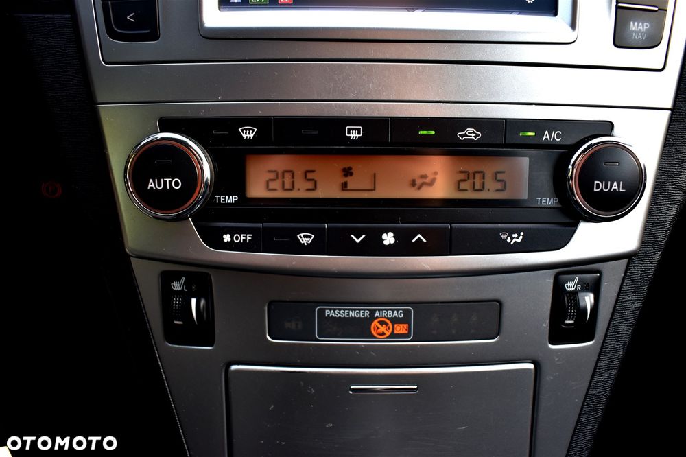 Toyota Avensis 1.8 Sol NAVI - 33