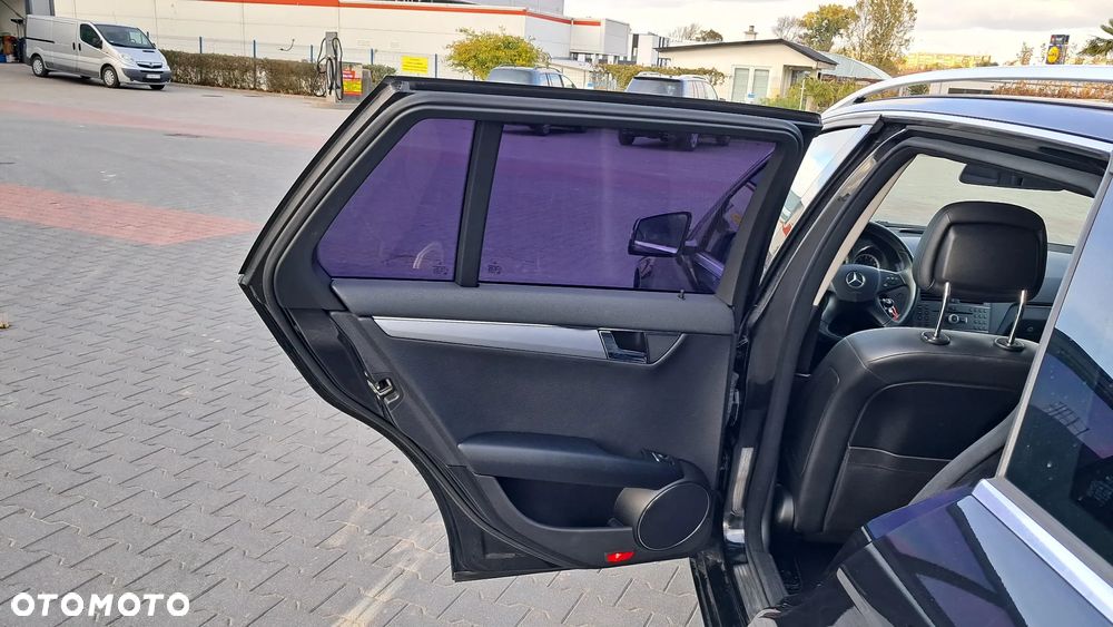 Mercedes-Benz Klasa C 180 T BlueEFFICIENCY 7G-TRONIC Elegance - 9