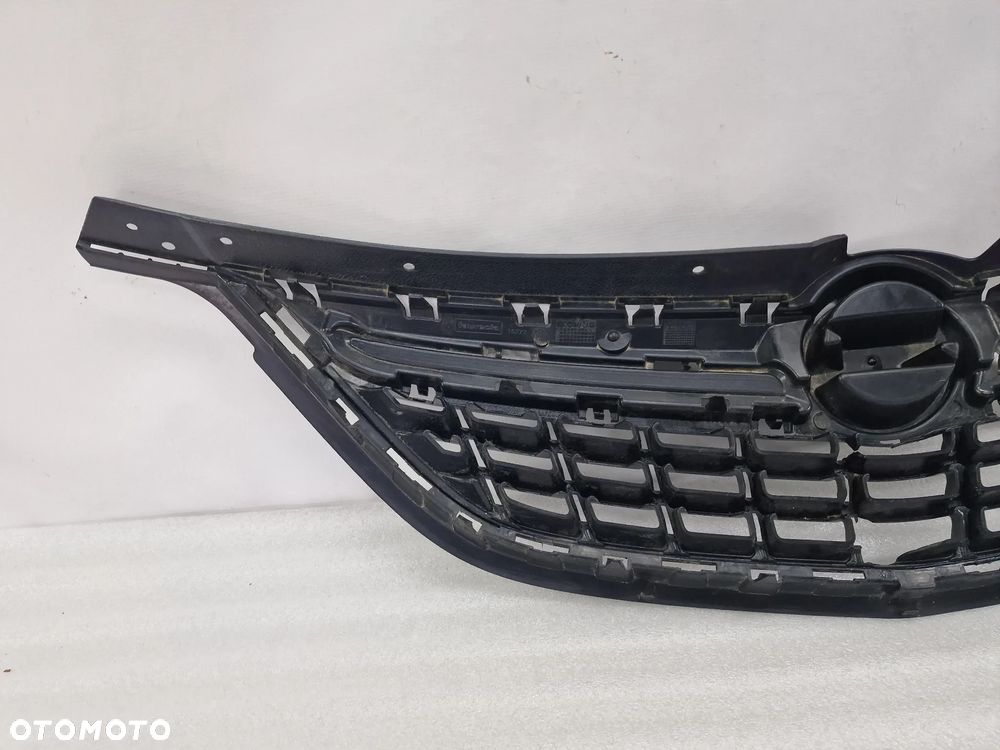OPEL ZAFIRA C 11- ATRAPA / GRILL PRZEDNI PRZÓD , NR 13300698 , NR AUKCJI GL573 - 13