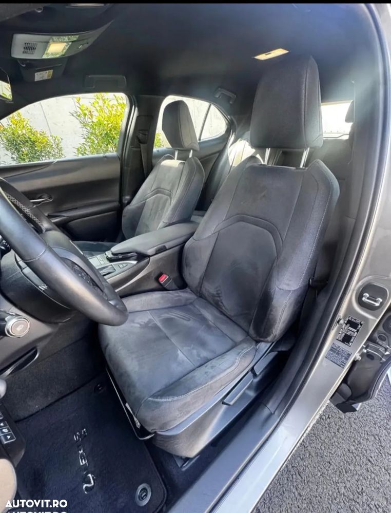 Lexus UX 250h Business Edition - 13