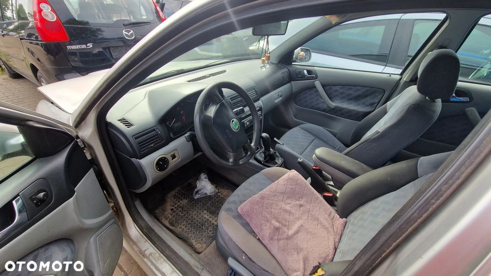 Skoda Octavia I na części - 3