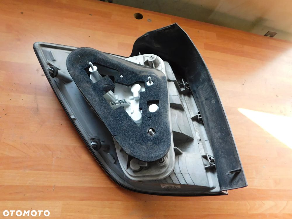 lampa prawa tył OPEL ASTRA III H KOMBI EUROPA - 5