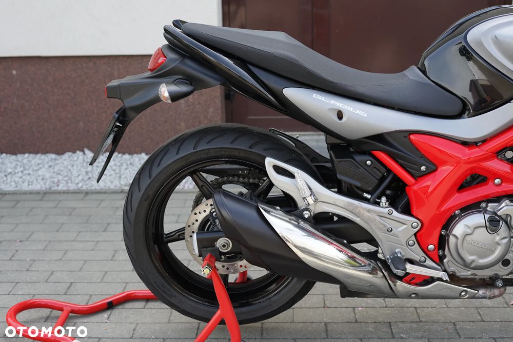 Suzuki Gladius - 5