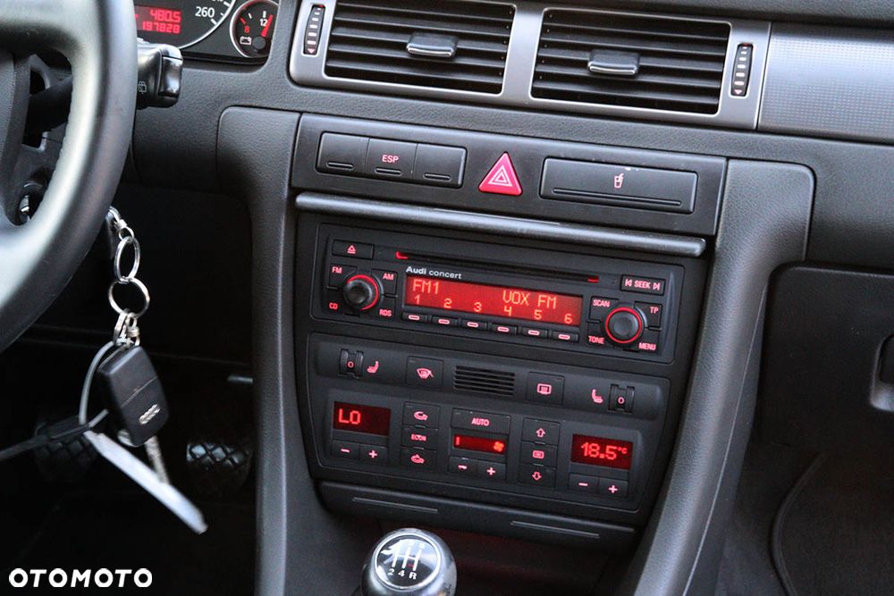 Audi A6 Avant 2.4 - 32