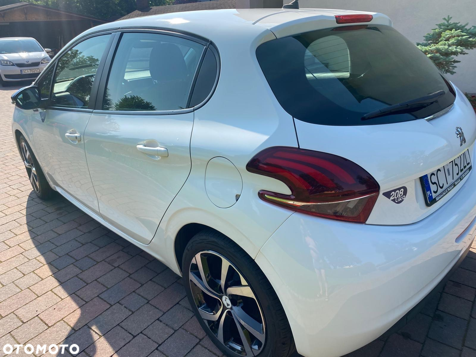 Peugeot 208 - 12