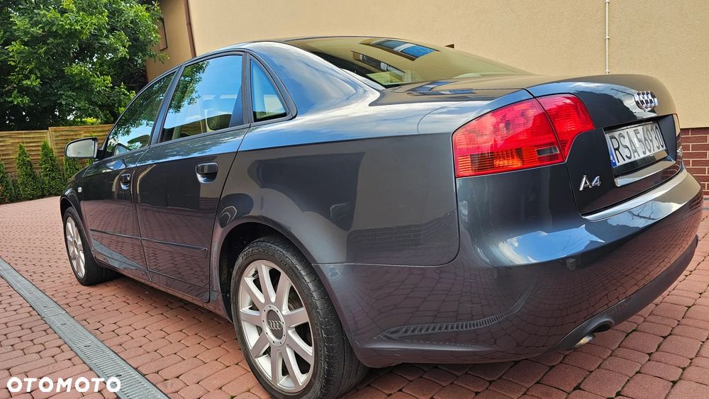 Audi A4 Limousine - 32