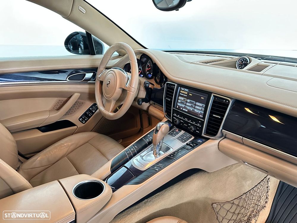 Porsche Panamera 4 PDK - 27