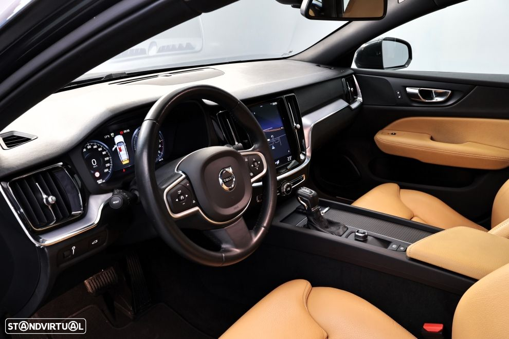 Volvo V60 2.0 D4 Momentum Geartronic - 23