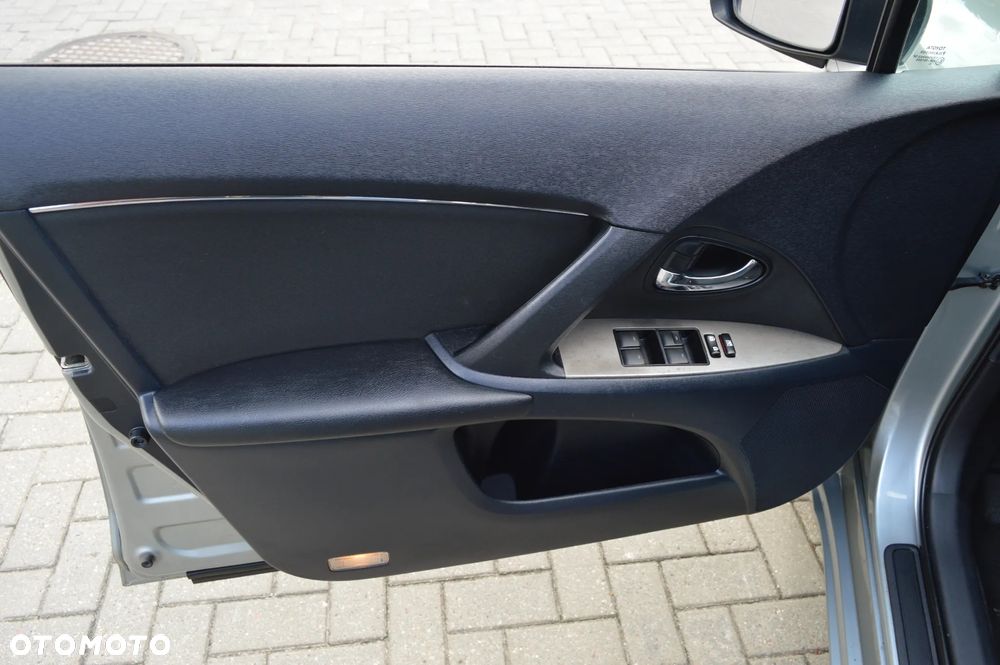 Toyota Avensis 1.8 Sol plus NAVI - 19