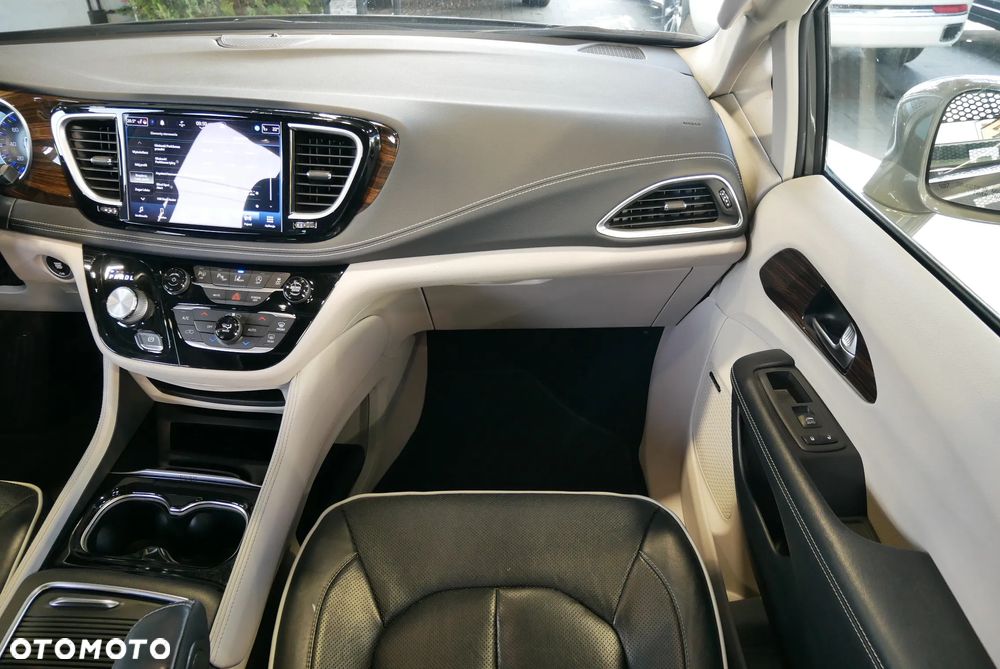 Chrysler Pacifica - 15