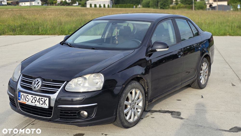 Volkswagen Jetta - 2